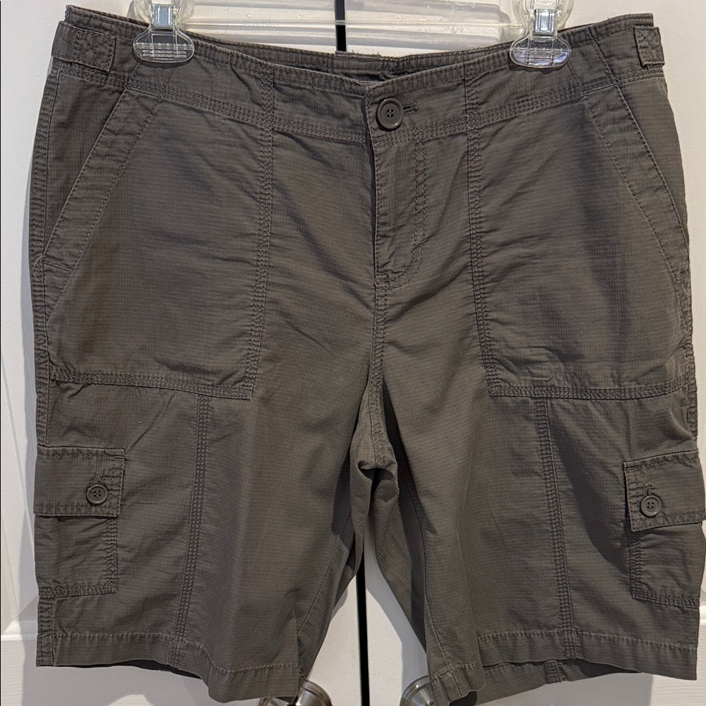 Caslon Cargo Shorts in Dark Gray